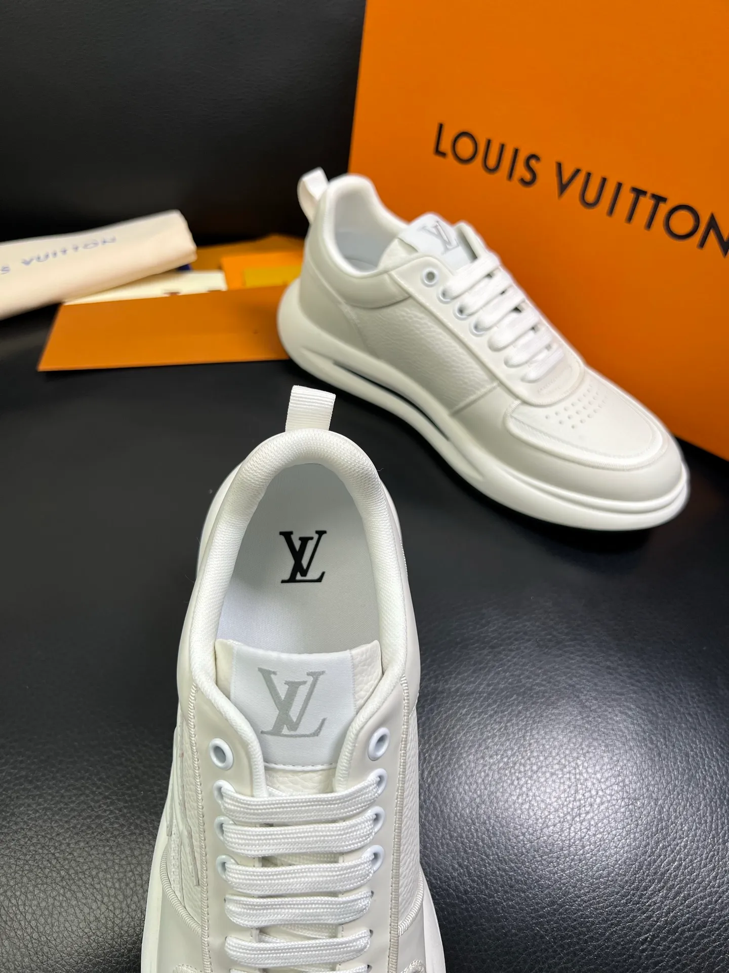Men's shoes💰800 Lv 🔍Top purchasing agent🇮🇹 Louis Vuitton, the sports sneaker counter is synchronized, the uppers are imported from Italy, high-quality splicing colorful and complex crafts, the imported mesh padding is soft and comfortable, soles: original soles specially provided by the original factory, T men's men's shoes 💰U exclusive movable molded soles are super comfortable, original factory and single goods, 🔍🔍high quality, you can enter and exit the counter at will, welcome to compare, code number 38-44 (customized 45) 85871